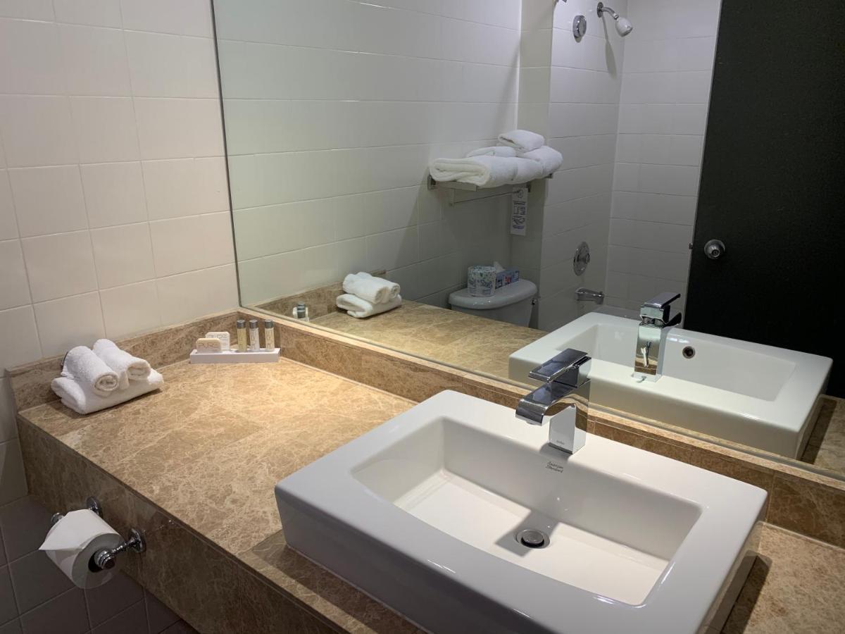Hotel The Lonsdale Quay 4*