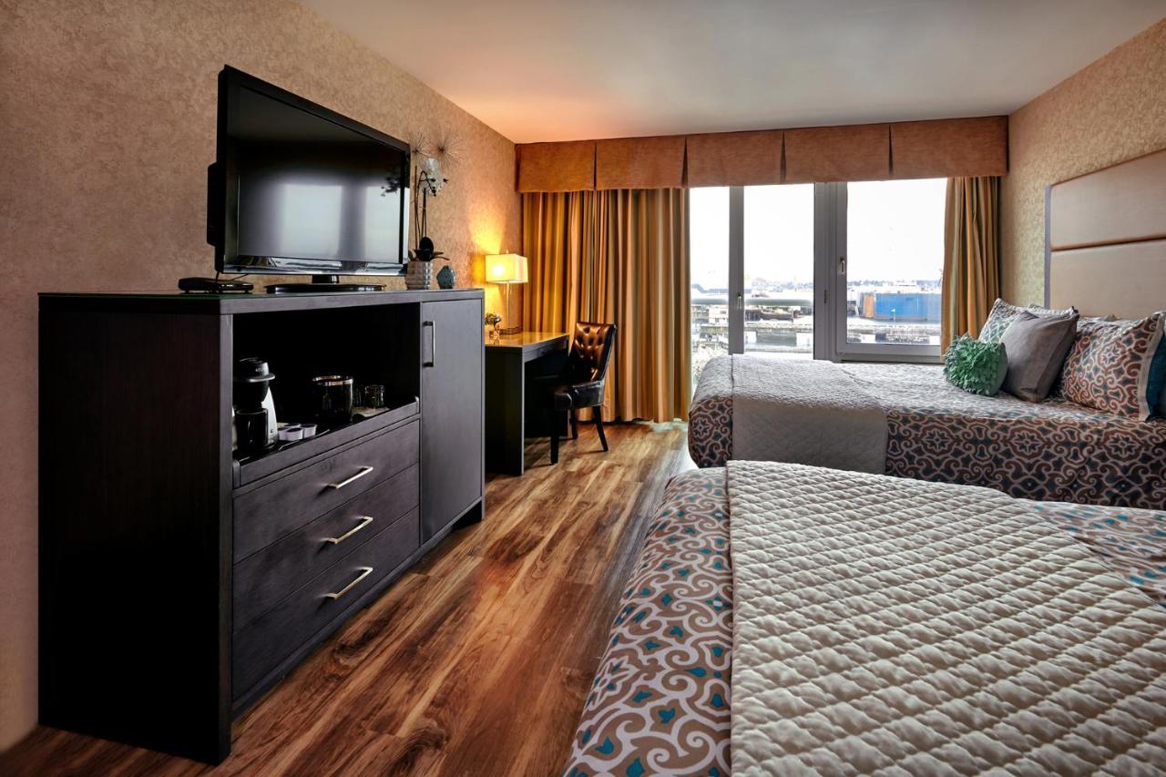 The Lonsdale Quay Hotel 4*
