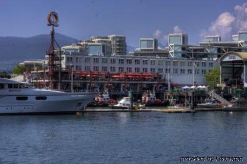 The Lonsdale Quay Hotel 4*