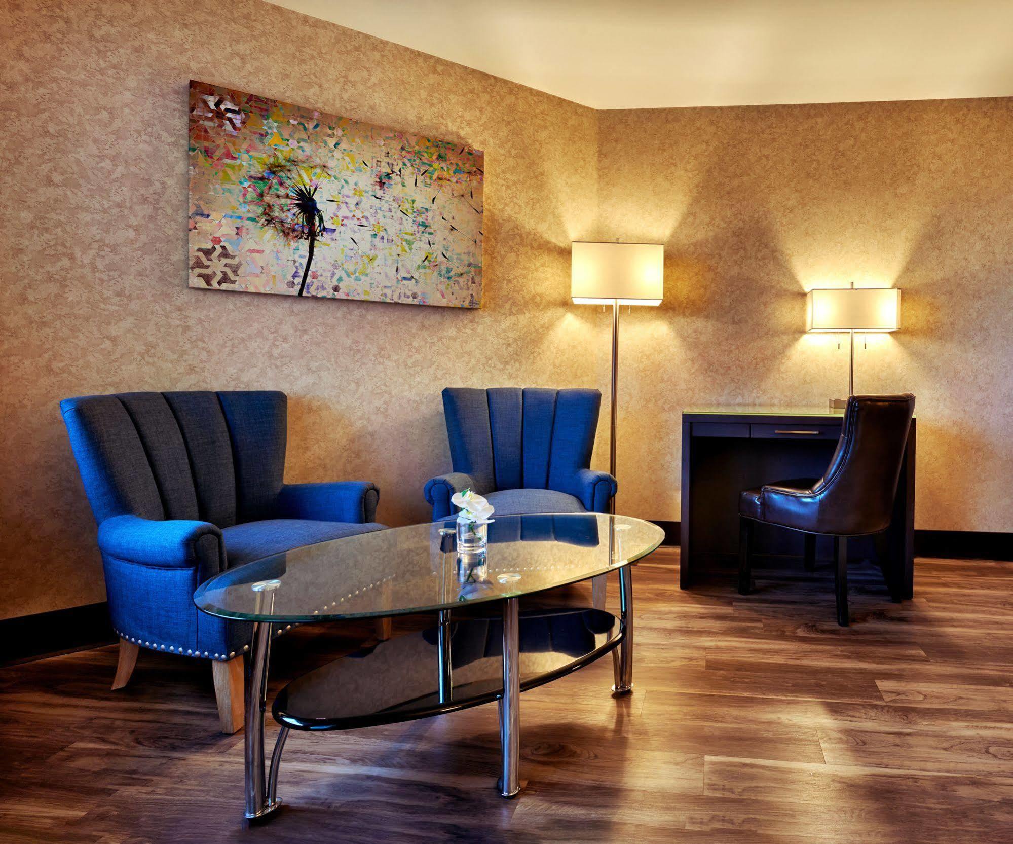 The Lonsdale Quay Hotel 4*