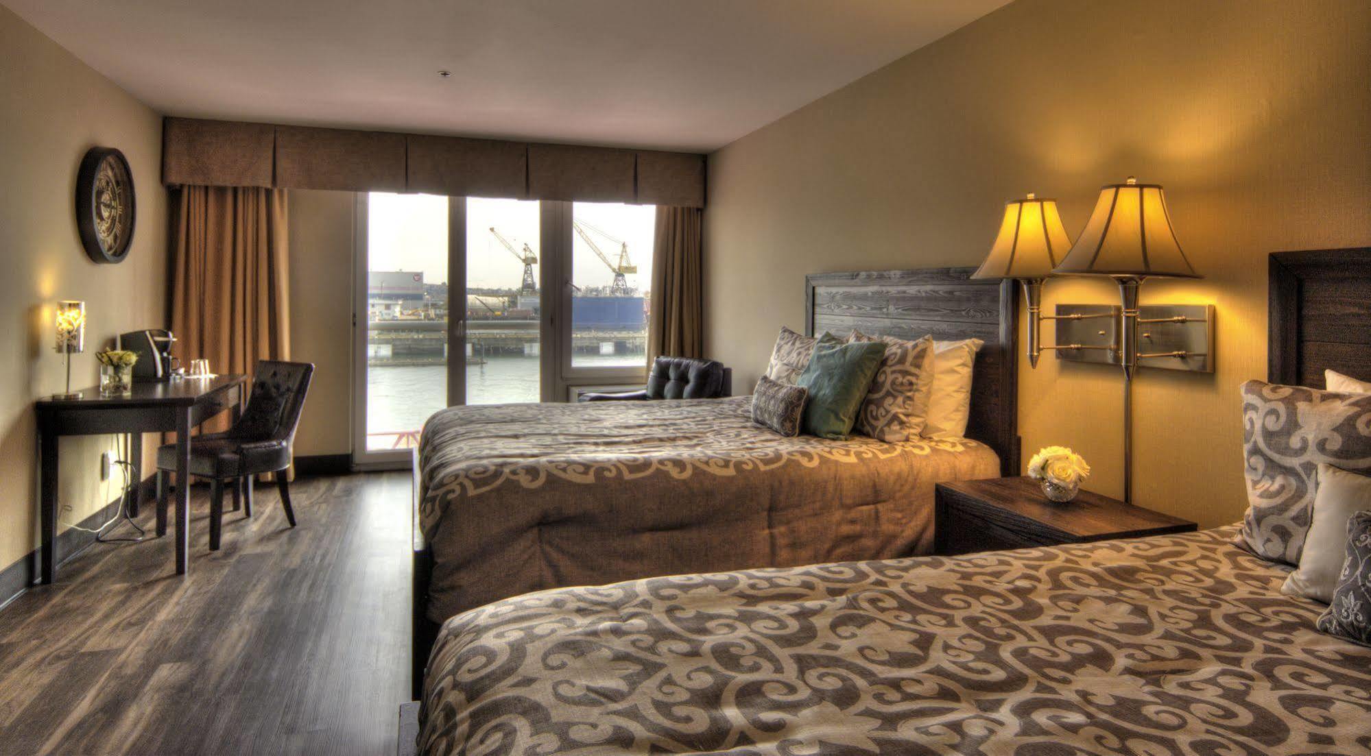 The Lonsdale Quay Hotel 4*